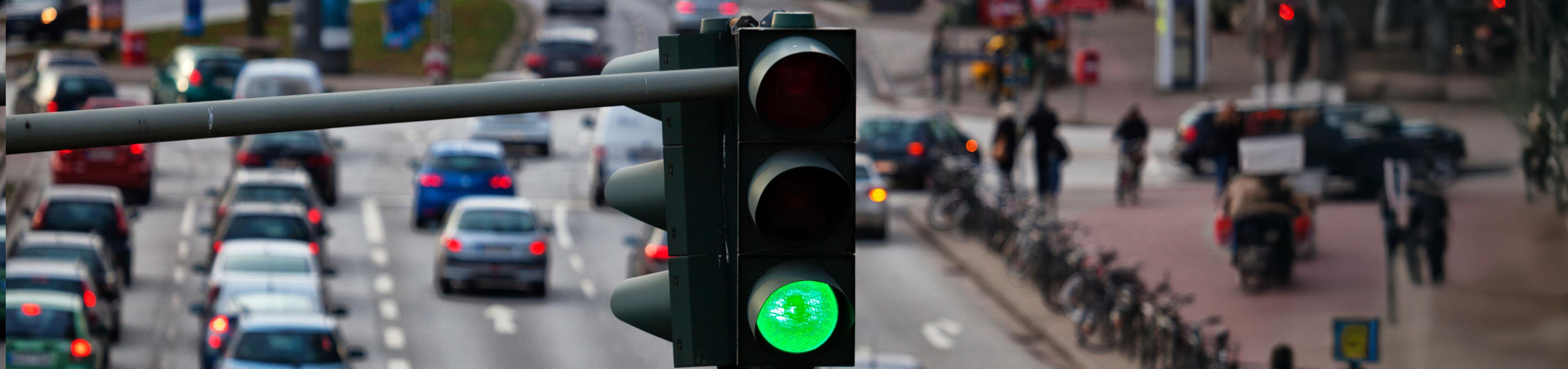 Lichtsignalanlagen: Schlüssel für modernes Verkehrsmanagement Lichtsignalanlage im Straßenverkehr