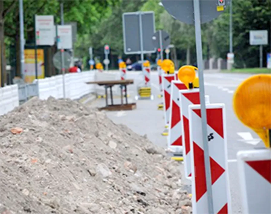 Baustellensicherung mit Warnleuchten