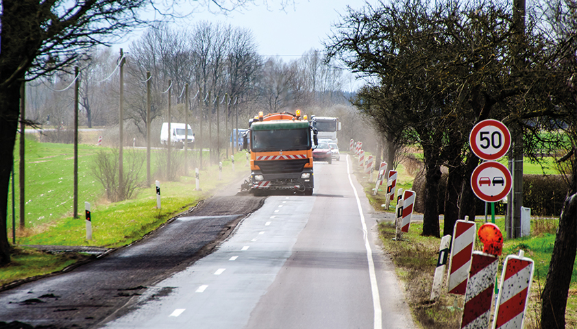 Straßenreinigung im Baustellenbereich – wer muss reinigen? Straßenreinigungsfahrzeug