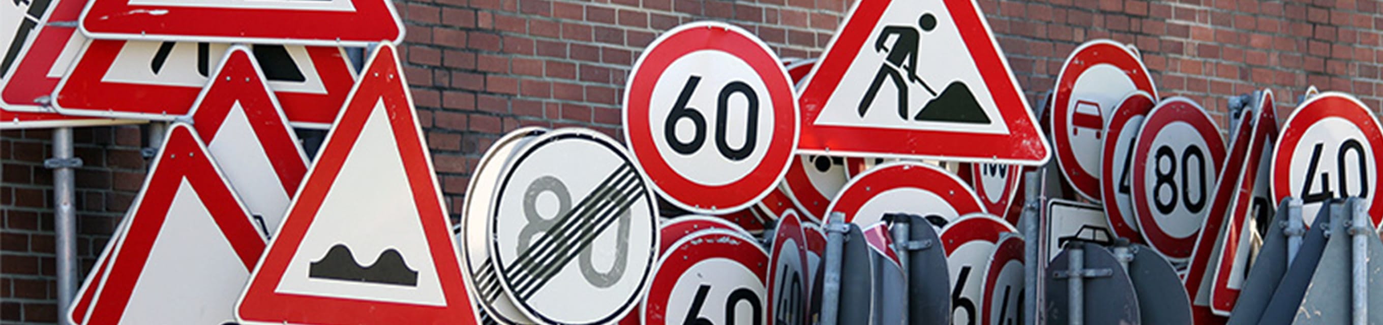 Die verkehrsrechtliche Anordnung zur Sicherung von Arbeitsstellen an Straßen: Bedeutung und Zuständigkeiten Baustellenverkehrsschilder
