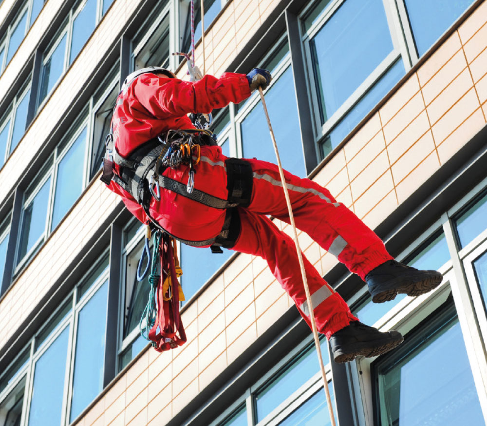 Sicheres Arbeiten mit der PSA gegen Absturz Sicheres Arbeiten mit der PSA gegen Absturz
