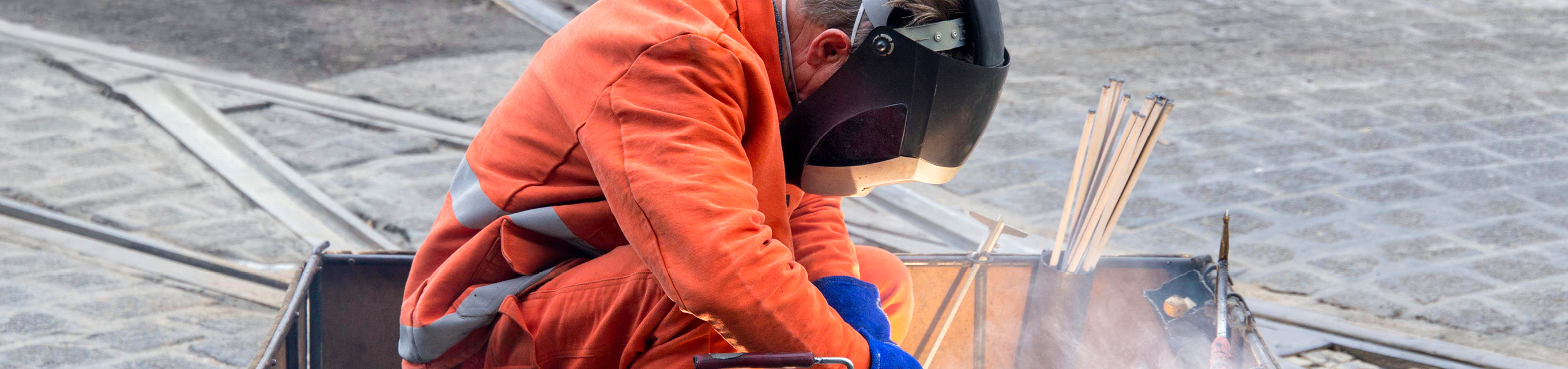 Schweißarbeiten an Schienen im Straßenverkehr