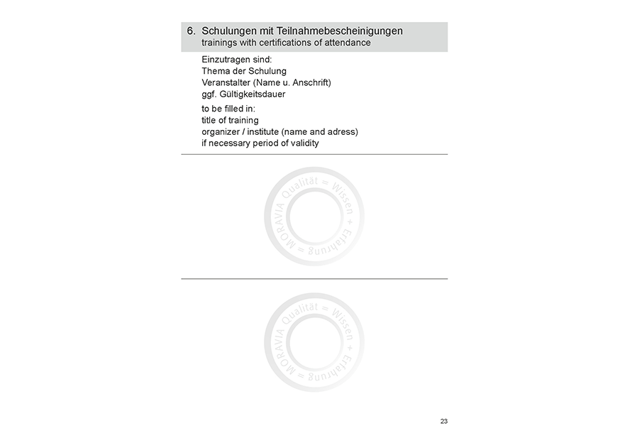 Formularseite des Sicherheitspasses zur Dokumentation von Schulungen mit Teilnahmebescheinigungen. Enthält Felder für Thema der Schulung, Veranstalter und Gültigkeitsdauer.