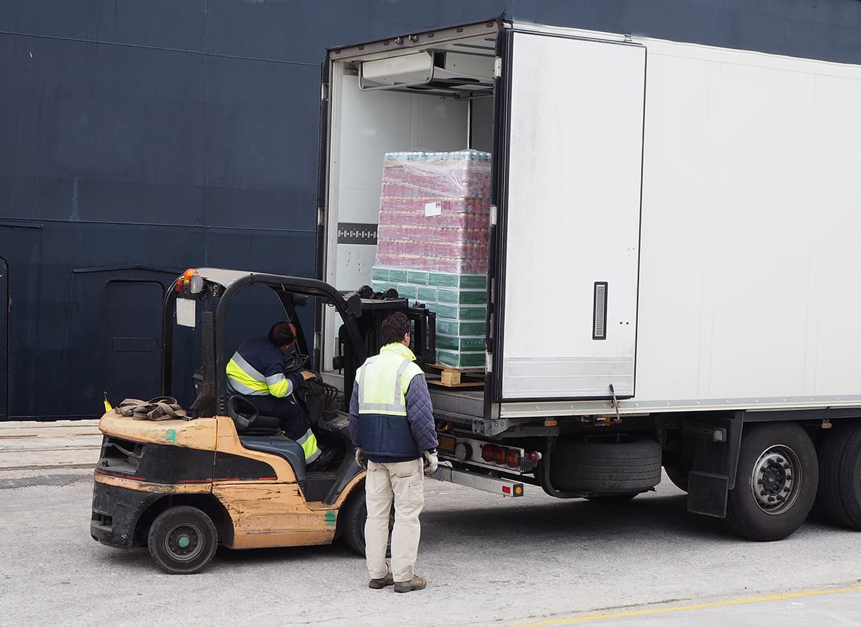 Training on the job - Verladungs eines LKW mittels Gabelstapler Training on the job am Beispiel einer Verladung des LKWs mittels Gabelstapler unter Anleitung eines Referenten